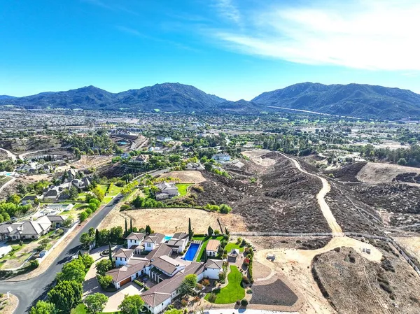$1,200,000 | 43677 Calle De Velardo, Temecula, CA 92592