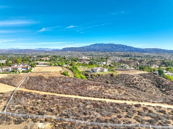 $1,200,000 | 43677 Calle De Velardo, Temecula, CA 92592