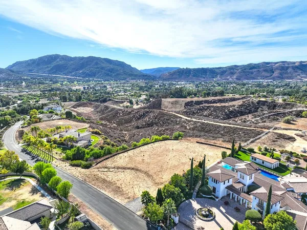 $1,200,000 | 43677 Calle De Velardo, Temecula, CA 92592