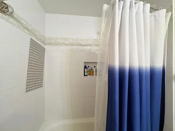 $2,750 | 393 Catbird Lane, Deerfield, IL 60015