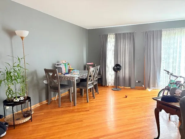 $2,750 | 393 Catbird Lane, Deerfield, IL 60015