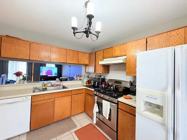 $2,750 | 393 Catbird Lane, Deerfield, IL 60015
