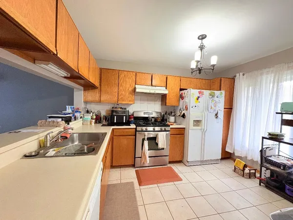 $2,750 | 393 Catbird Lane, Deerfield, IL 60015