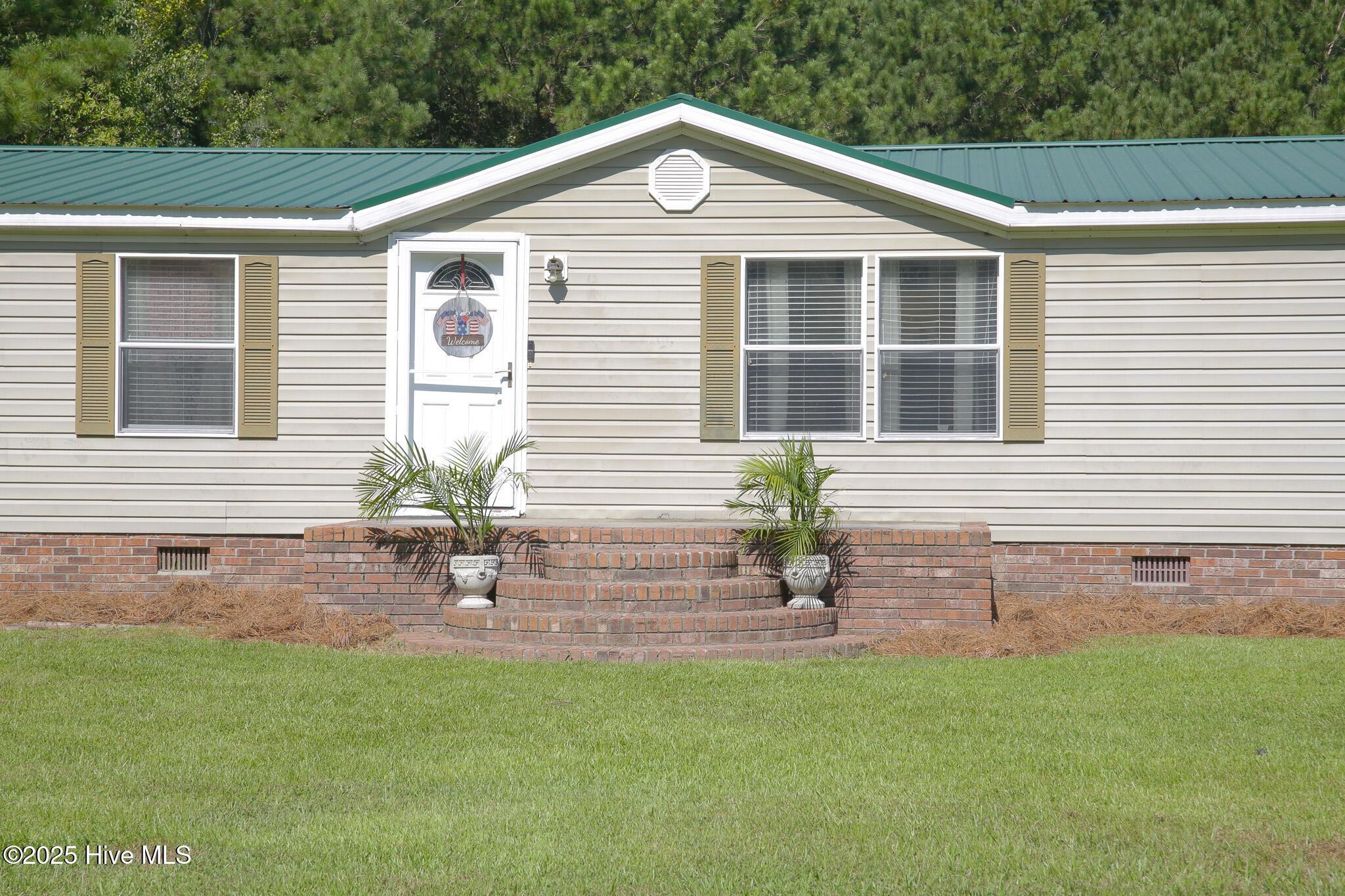 106 Summersett Road Whiteville, NC 28472 - Photo 2 of 24 106-Frt Door porch