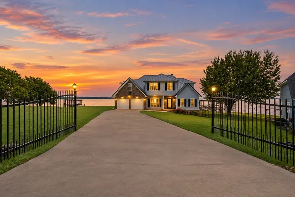 $999,000 | 237 Vivian Road, Onalaska, TX 77360
