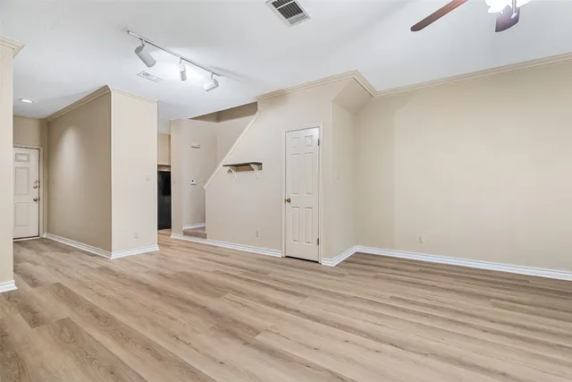 $1,900 | 2408 Enfield Road, Unit 211, Austin, TX 78703