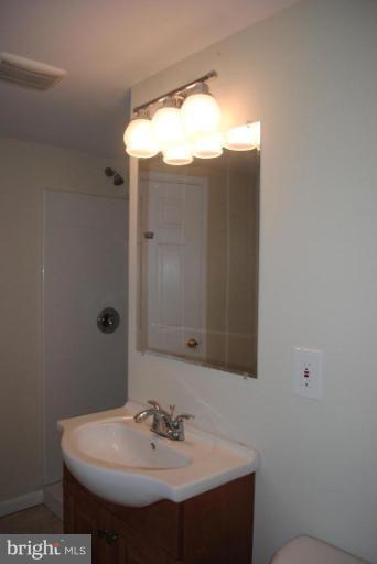 7804 Appletree Road Pasadena, MD 21122 - Photo 15 of 21 Bath #1