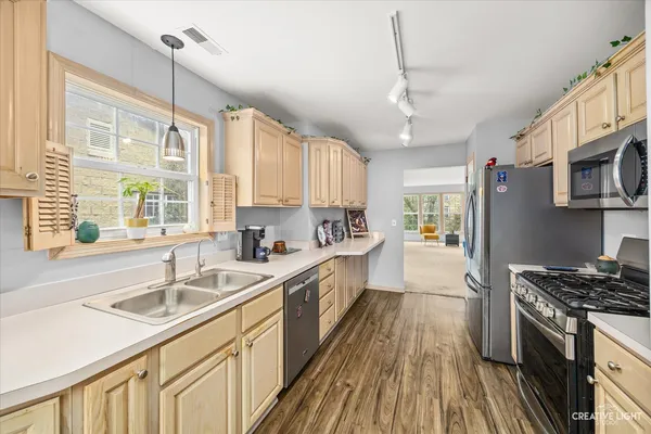 $335,000 | 469 South Jefferson Street, Unit 469, Batavia, IL 60510