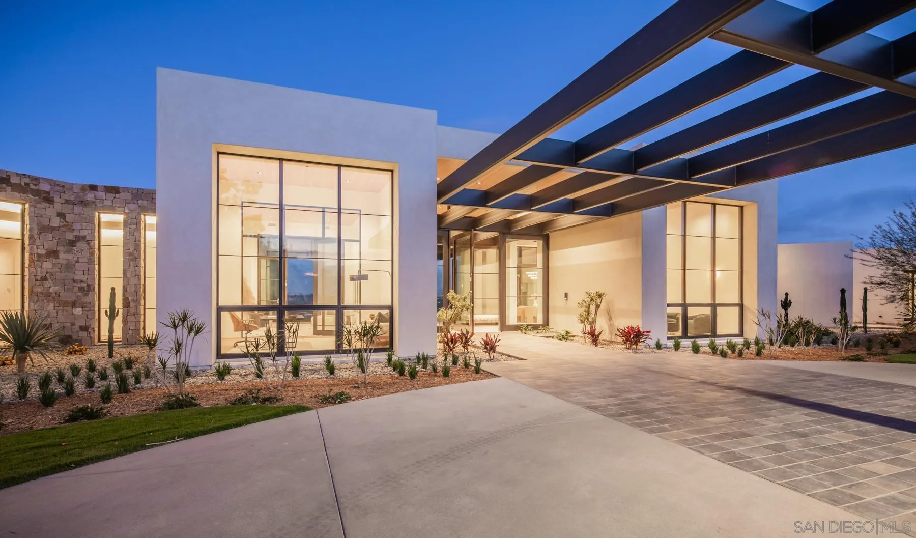 5385 Linea Del Cielo Rancho Santa Fe, CA 92067 - Photo 3 of 48 Gallery Image 3