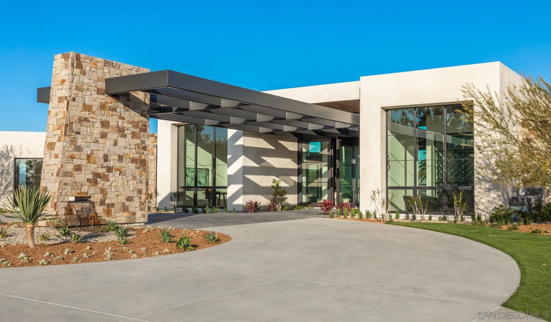 5385 Linea Del Cielo Rancho Santa Fe, CA 92067 - Photo 4 of 48 Gallery Image 4