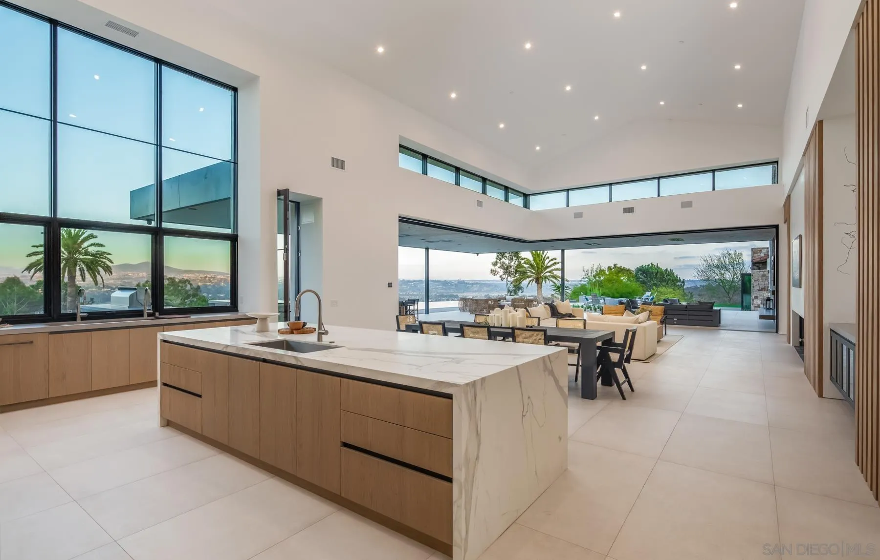 5385 Linea Del Cielo Rancho Santa Fe, CA 92067 - Photo 7 of 48 Gallery Image 7