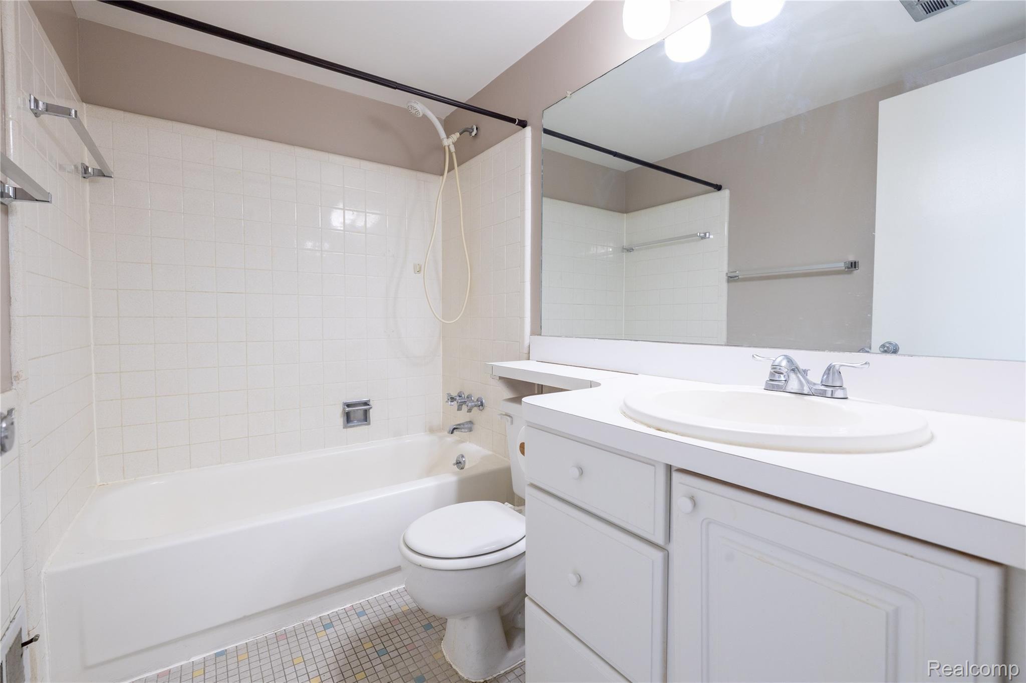 29570 Hoover Road Warren, MI 48093 - Photo 11 of 16 29570 Hoover Rd, Warren (11 of 16).jpg
