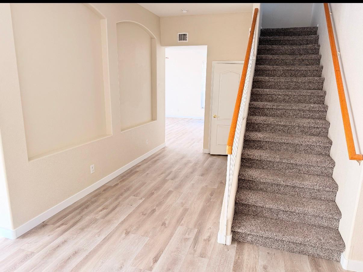 17640 North 17th Street Phoenix, AZ 85022 - Photo 4 of 21 a view of entryway with wooden floor