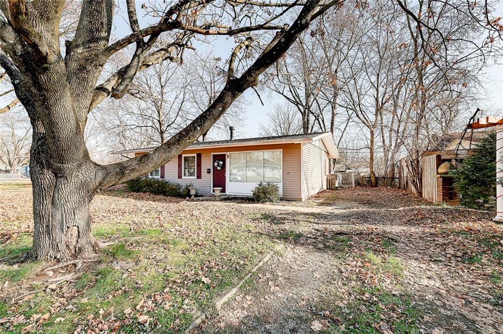 3141 Keswick Road Indianapolis, IN 46222 - Photo 2 of 18