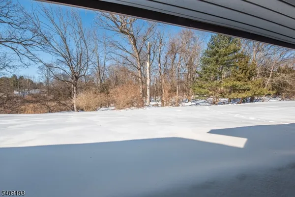 a view of road with yard
