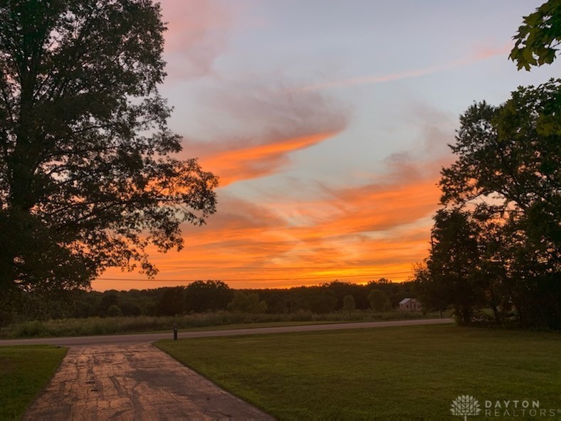 8390 Dog Leg Road Dayton, OH 45414 - Photo 6 of 61 Beautiful sunsets out the front living room window every night ~