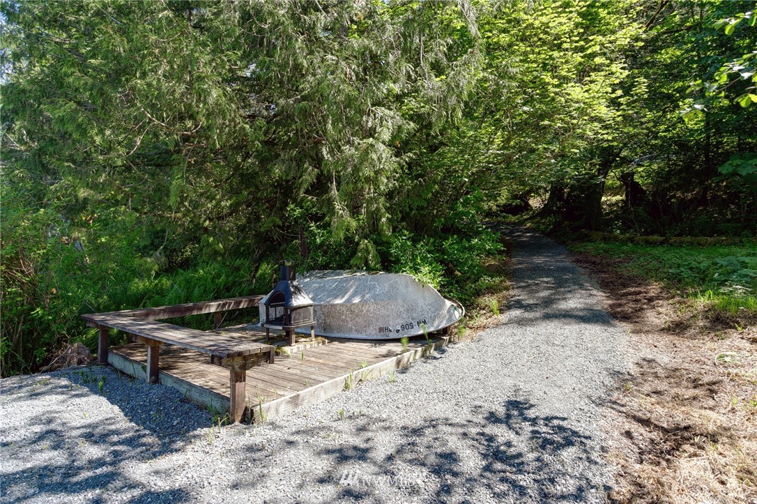 9091 Frost Creek Road Maple Falls, WA 98266 - Photo 13 of 25