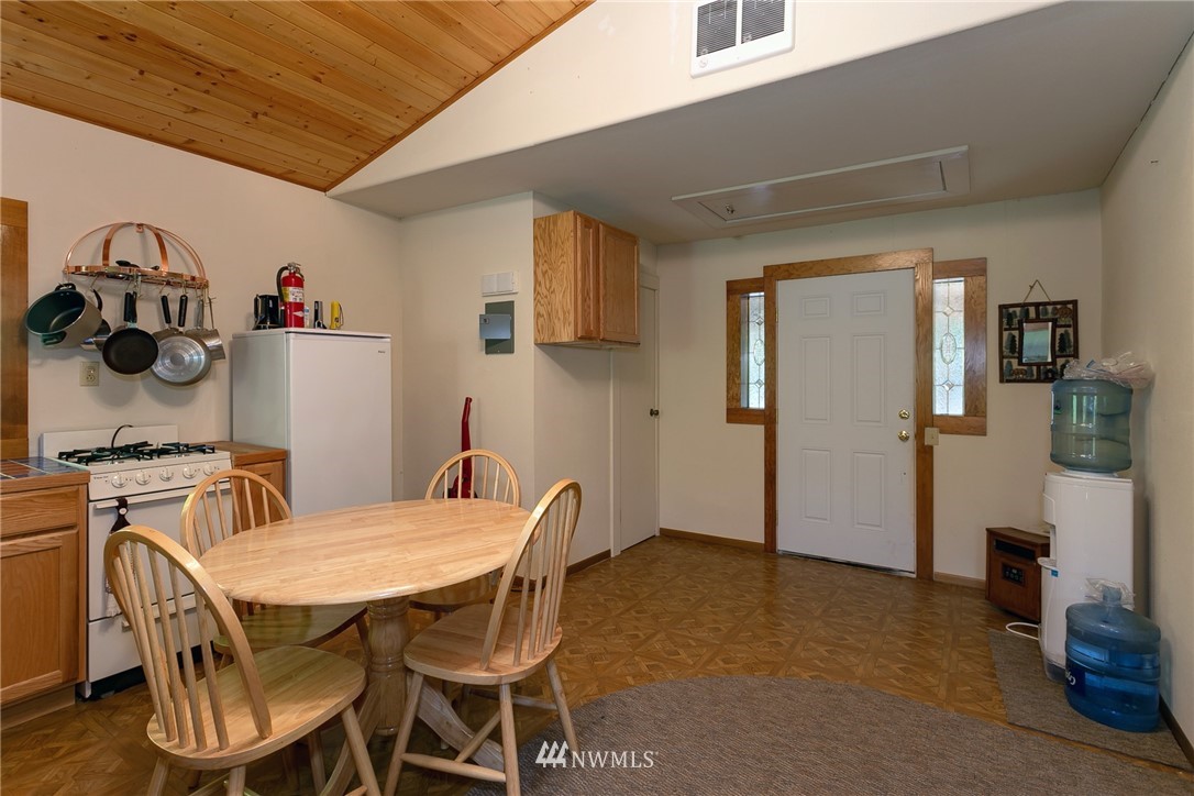 9091 Frost Creek Road Maple Falls, WA 98266 - Photo 4 of 25