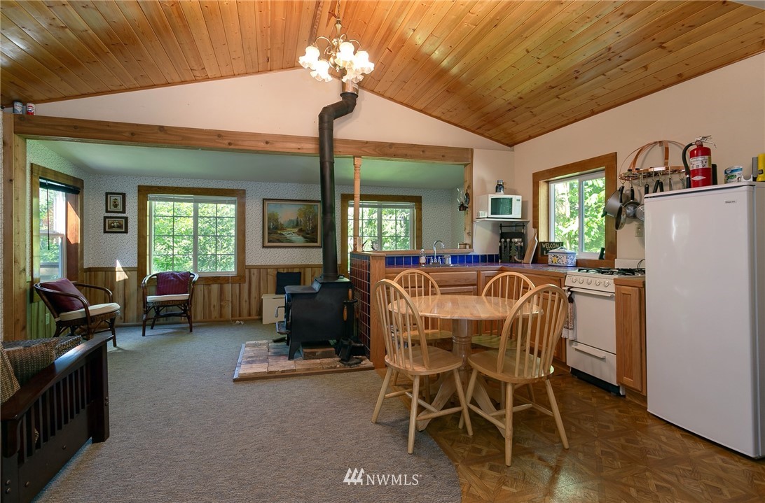 9091 Frost Creek Road Maple Falls, WA 98266 - Photo 5 of 25