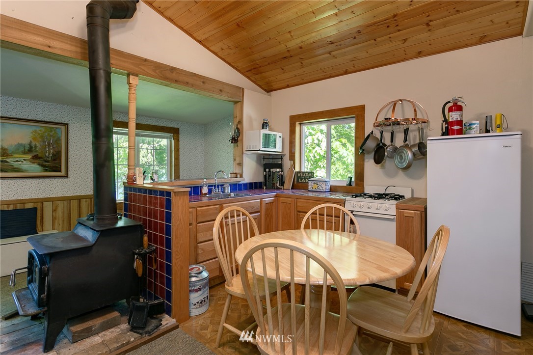 9091 Frost Creek Road Maple Falls, WA 98266 - Photo 6 of 25