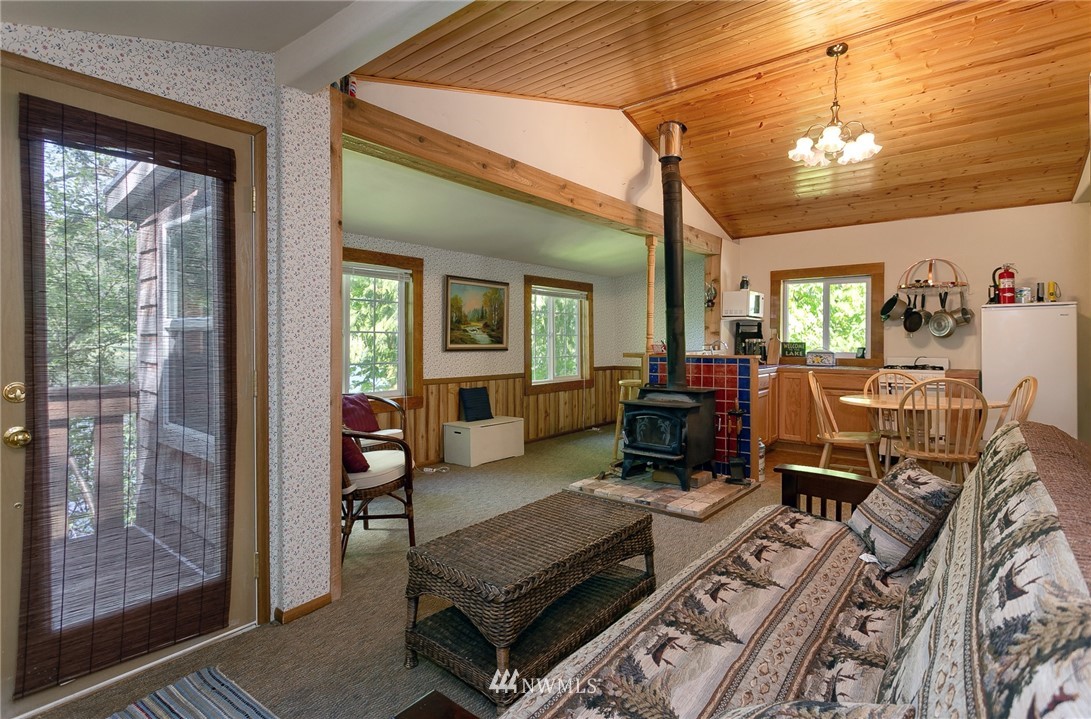 9091 Frost Creek Road Maple Falls, WA 98266 - Photo 9 of 25