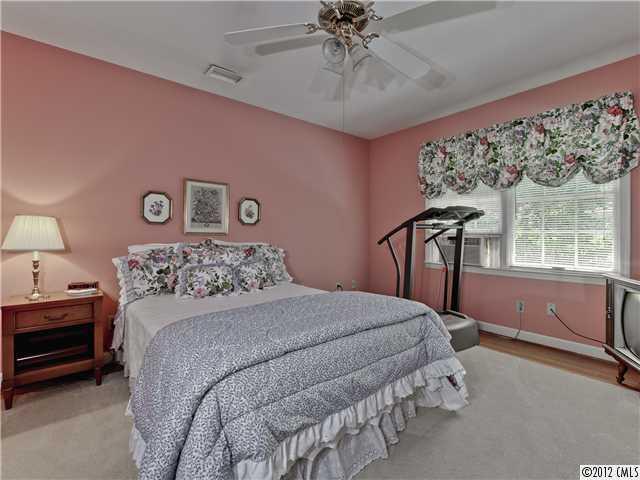 6140 Gate Post Road Charlotte, NC 28211 - Photo 14 of 16 Gallery Image 14