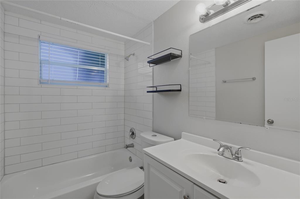 101 Oberlin Road Venice, FL 34293 - Photo 4 of 27