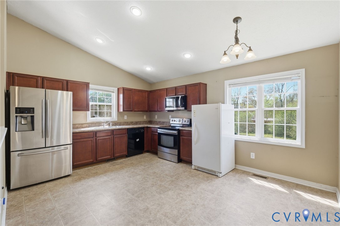 4600 Blackberry Patch Road Henrico, VA 23231 - Photo 21 of 26 Kitchen featuring stainless steel appliances, ligh