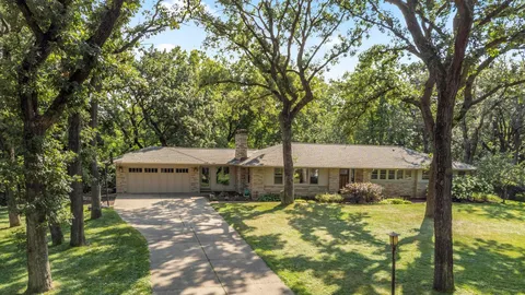 $789,900 | 15 St Albans Road East, Hopkins, MN 55305