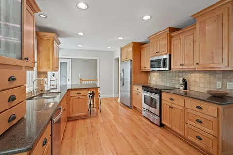 $789,900 | 15 St Albans Road East, Hopkins, MN 55305