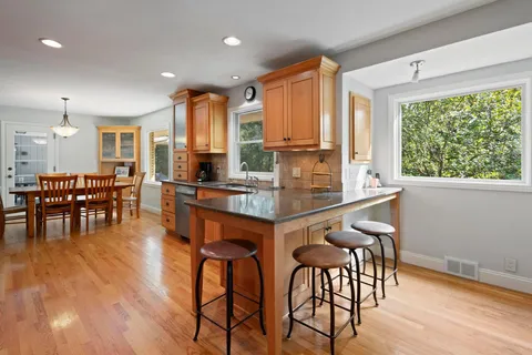 $789,900 | 15 St Albans Road East, Hopkins, MN 55305