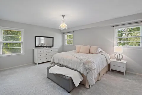 $789,900 | 15 St Albans Road East, Hopkins, MN 55305