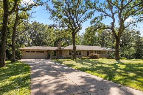 $789,900 | 15 St Albans Road East, Hopkins, MN 55305