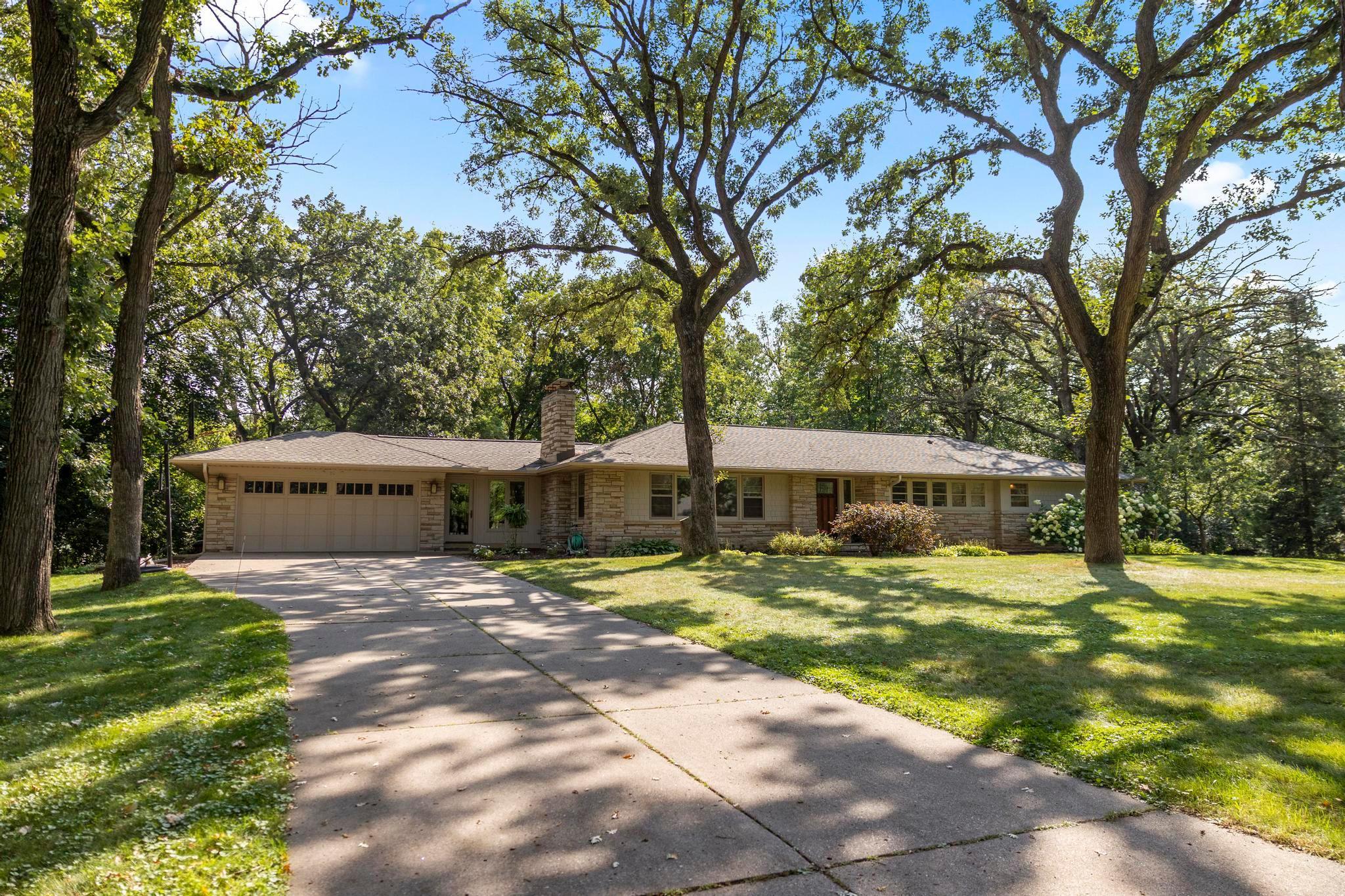 15 St Albans Road East Hopkins, MN 55305 - Photo 2 of 32