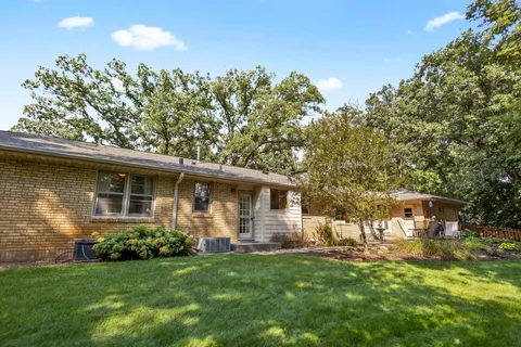 $789,900 | 15 St Albans Road East, Hopkins, MN 55305