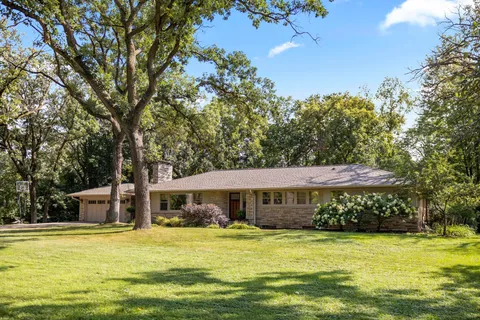 $789,900 | 15 St Albans Road East, Hopkins, MN 55305