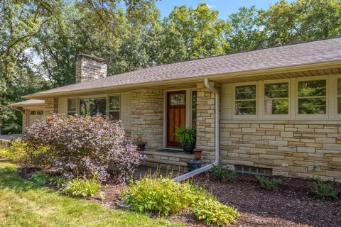 $789,900 | 15 St Albans Road East, Hopkins, MN 55305