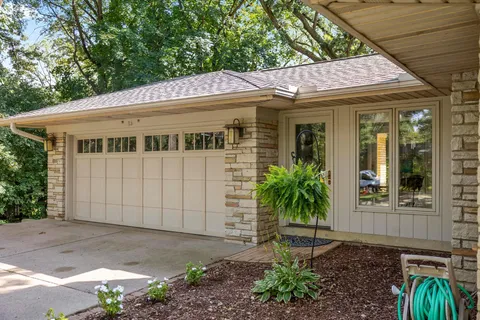 $789,900 | 15 St Albans Road East, Hopkins, MN 55305