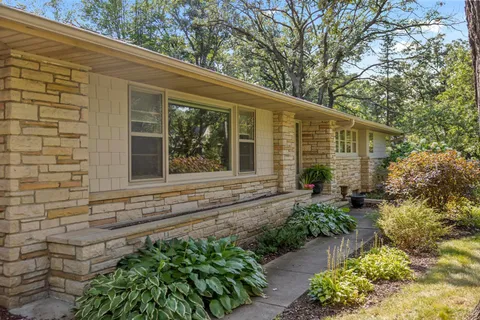 $789,900 | 15 St Albans Road East, Hopkins, MN 55305