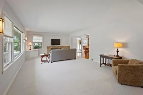 $789,900 | 15 St Albans Road East, Hopkins, MN 55305