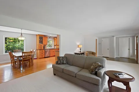 $789,900 | 15 St Albans Road East, Hopkins, MN 55305