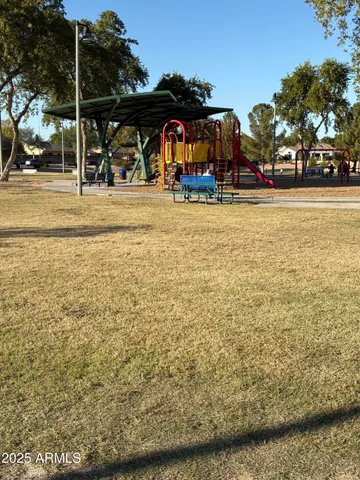 a view of a water fountain in front of a building