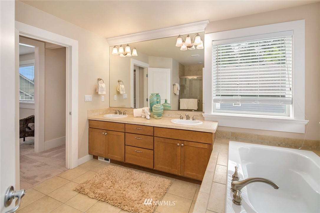 3731 Northeast 19th Street Renton, WA 98056 - Photo 16 of 24