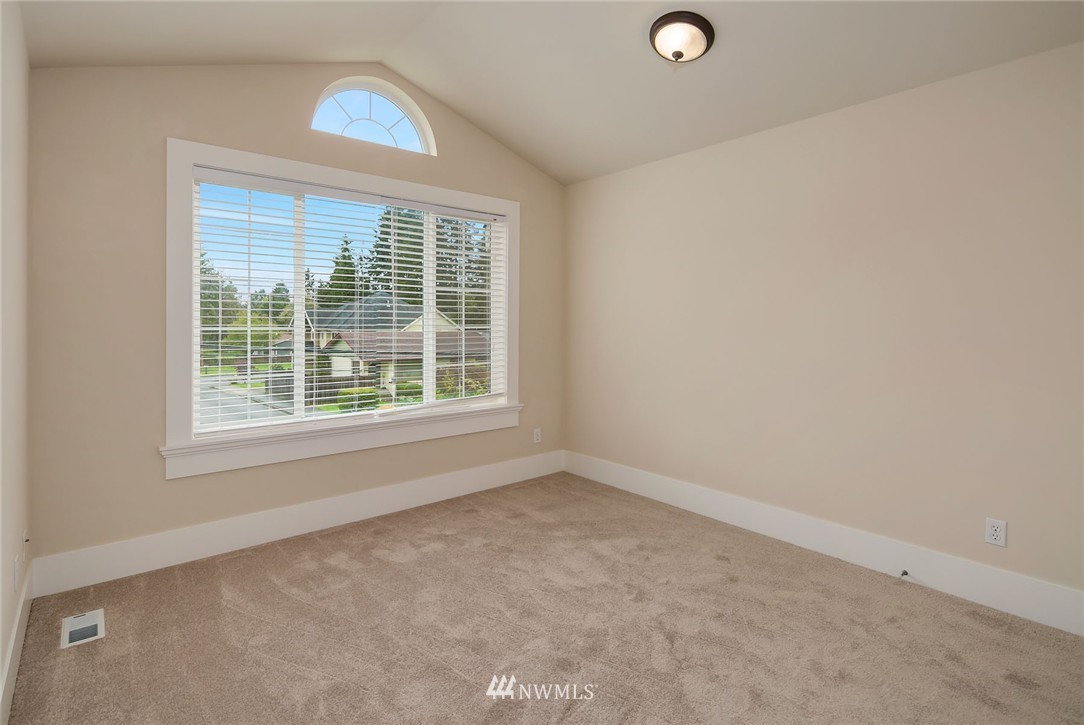 3731 Northeast 19th Street Renton, WA 98056 - Photo 17 of 24