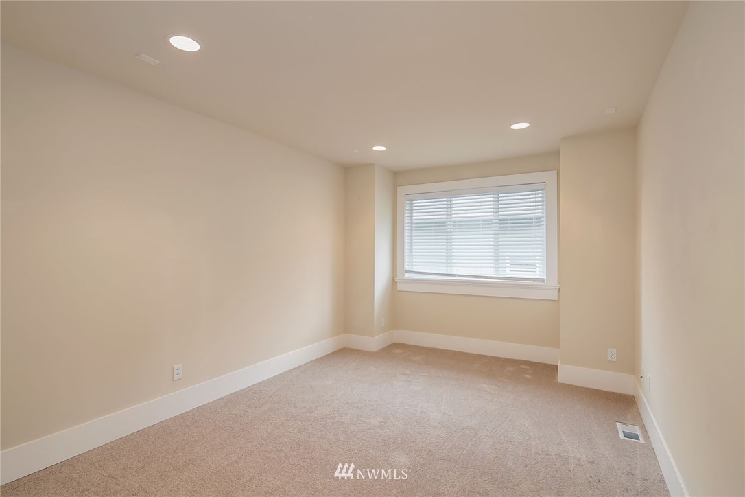 3731 Northeast 19th Street Renton, WA 98056 - Photo 18 of 24