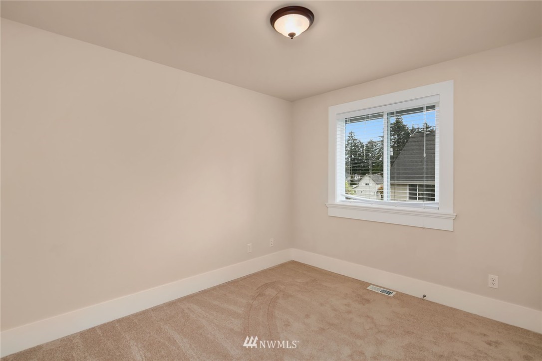 3731 Northeast 19th Street Renton, WA 98056 - Photo 20 of 24