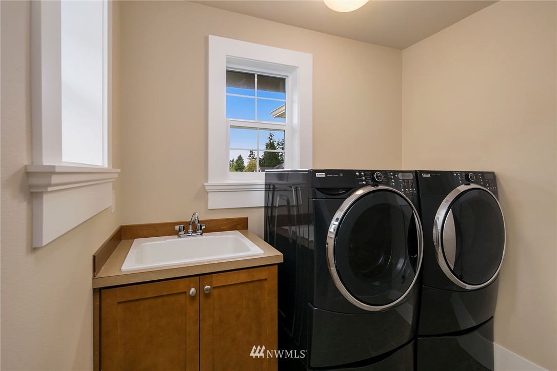 3731 Northeast 19th Street Renton, WA 98056 - Photo 22 of 24