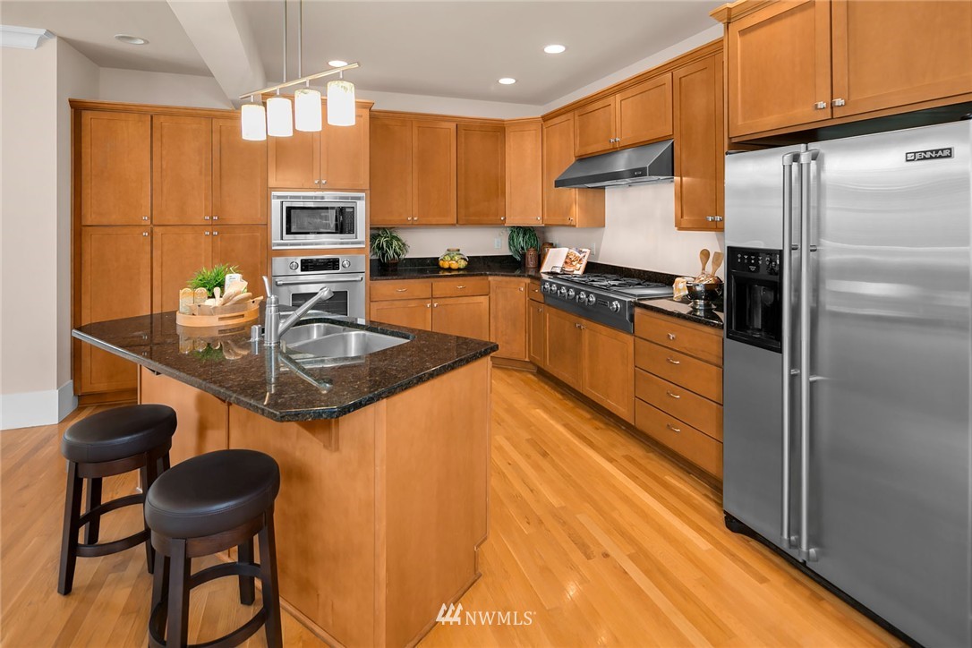 3731 Northeast 19th Street Renton, WA 98056 - Photo 7 of 24