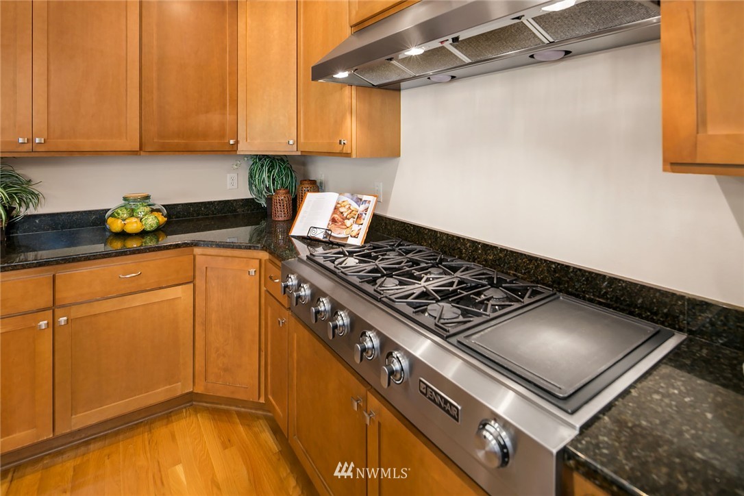 3731 Northeast 19th Street Renton, WA 98056 - Photo 8 of 24