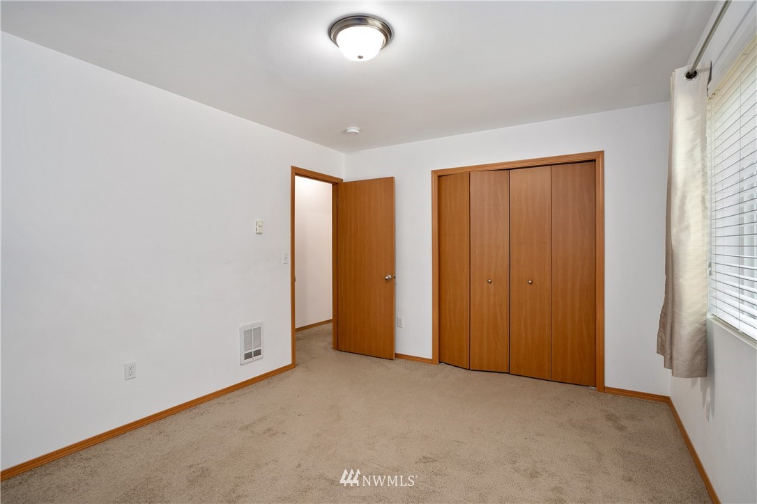 4337 Maytown Road Southwest Olympia, WA 98512 - Photo 24 of 30 an empty room with closet area